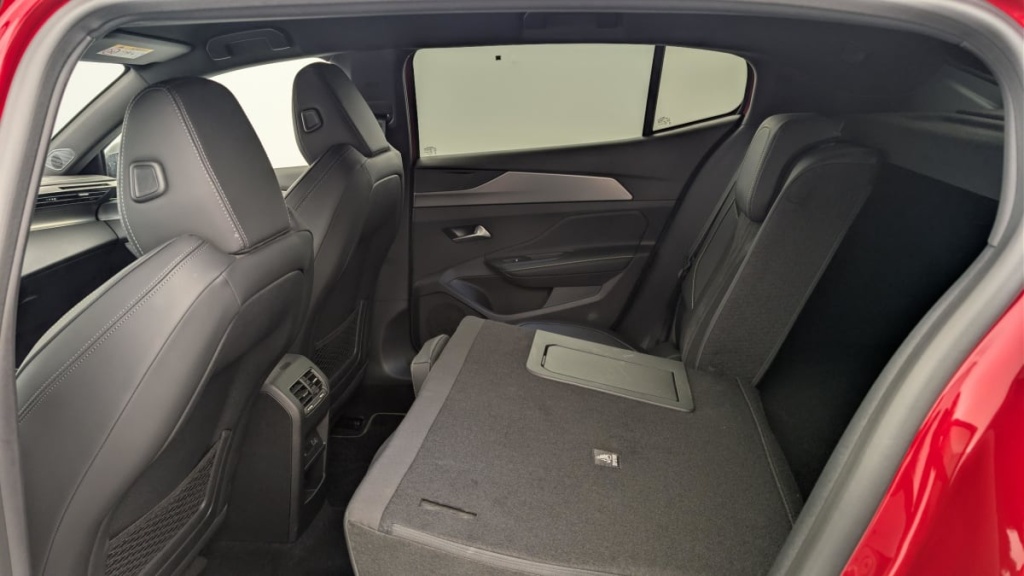 PEUGEOT 408 Hybrid 145 e-DCS6 GT - ref: 1-370058 - Photo 12