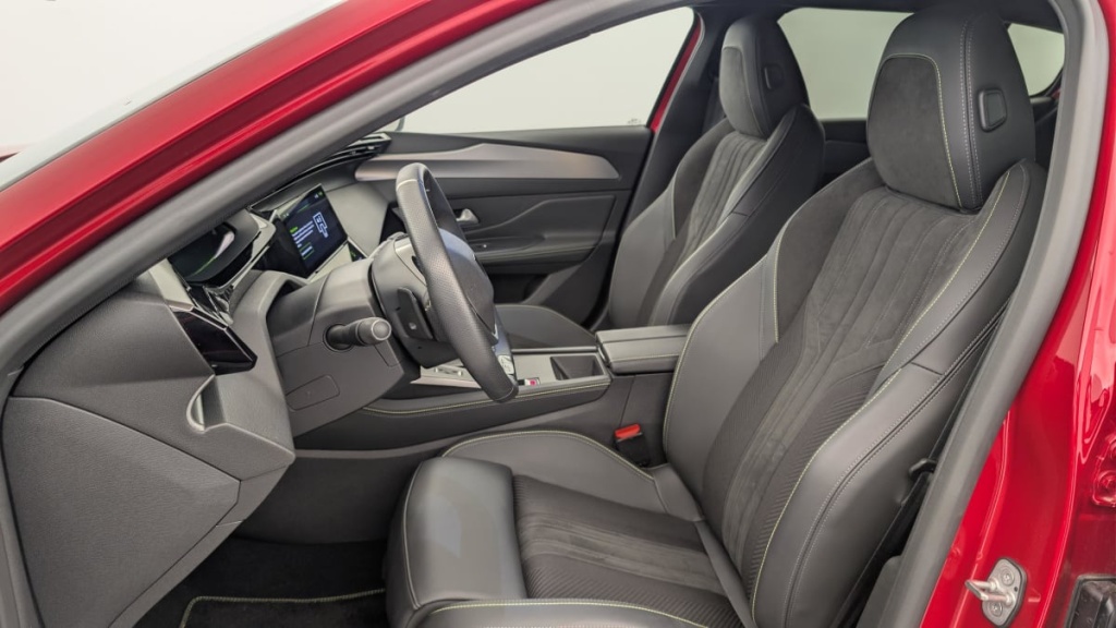 PEUGEOT 408 Hybrid 145 e-DCS6 GT - ref: 1-370058 - Photo 16