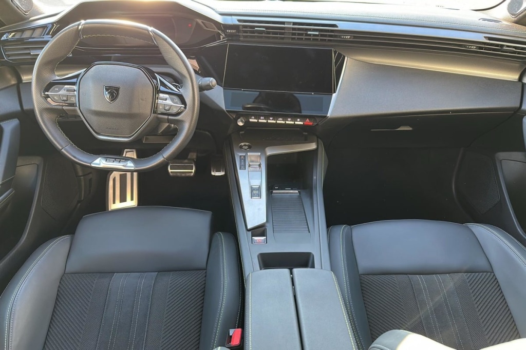 PEUGEOT 408 Hybrid 145 e-DCS6 GT - ref: 1-370059 - Photo 12