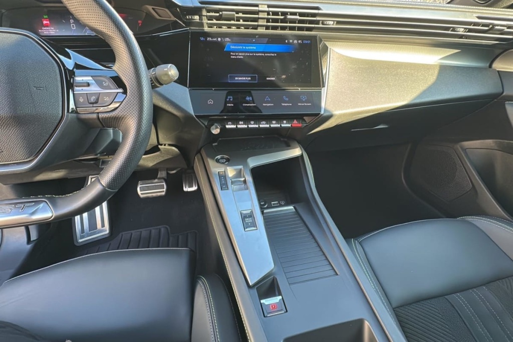 PEUGEOT 408 Hybrid 145 e-DCS6 GT - ref: 1-370059 - Photo 17