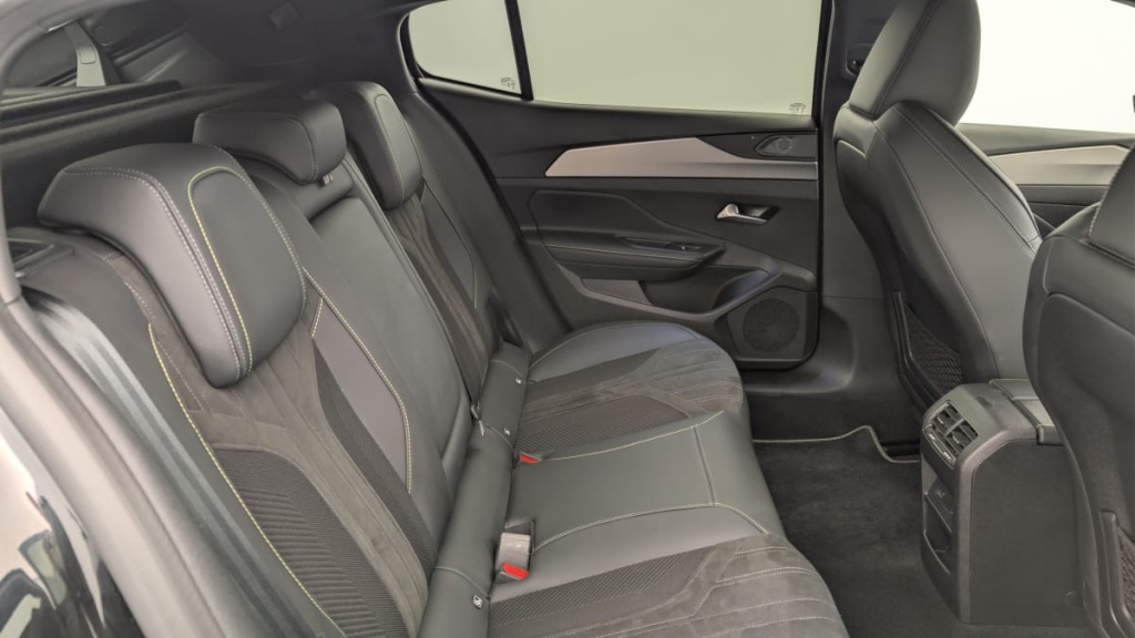 PEUGEOT 408 Hybrid 145 e-DCS6 GT - ref: 1-370061 - Photo 10