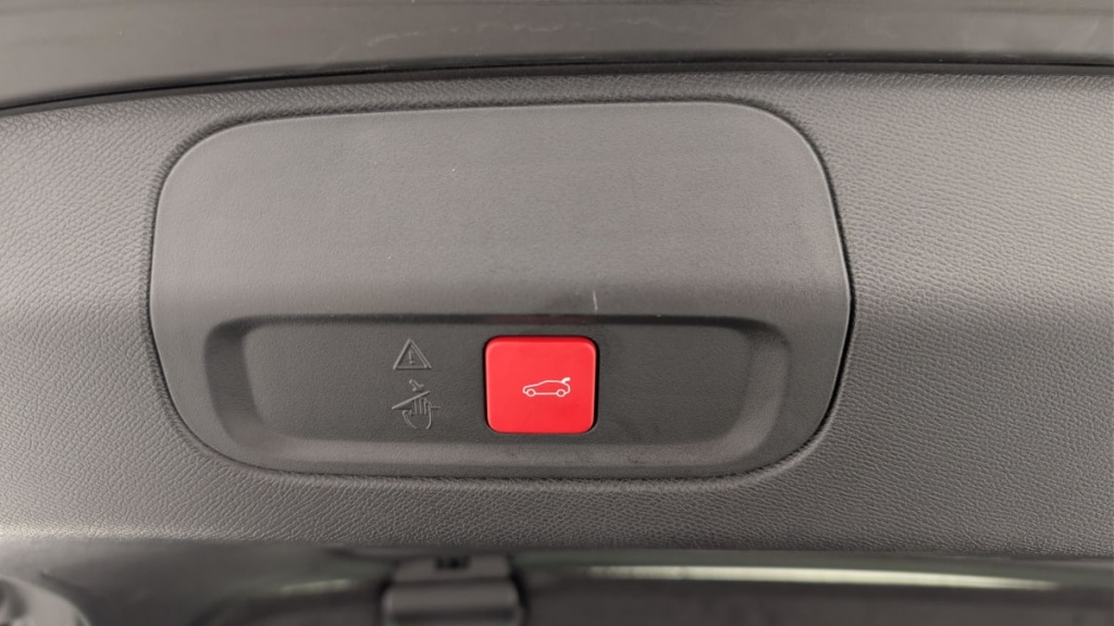 PEUGEOT 408 Hybrid 145 e-DCS6 GT - ref: 1-370062 - Photo 20