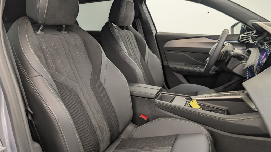 PEUGEOT 308 SW PHEV 225 e-EAT8 GT - ref: 1-370126 - Photo 9