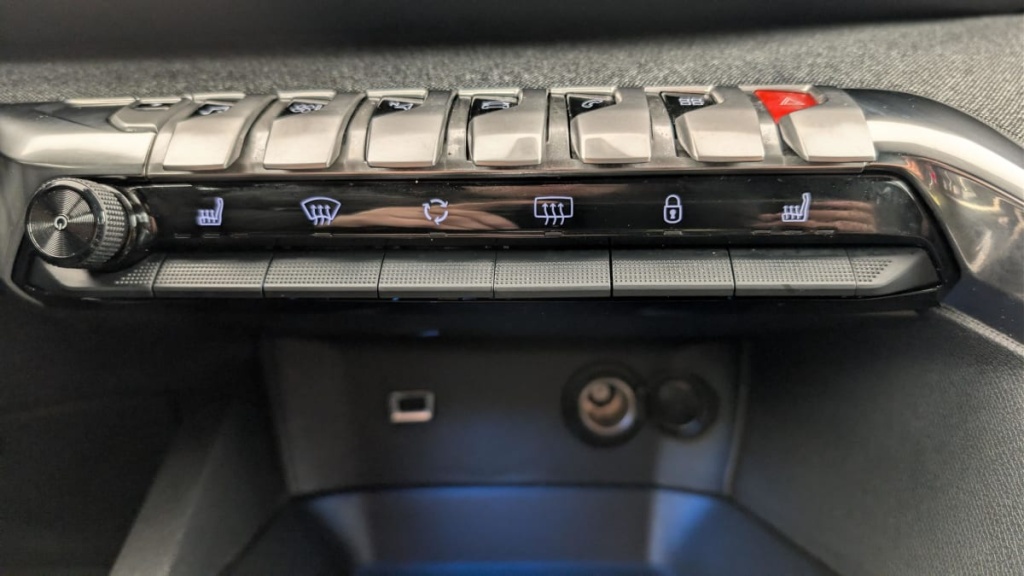 PEUGEOT 3008 Hybrid 225 e-EAT8 Allure Pack - ref: 1-370215 - Photo 20