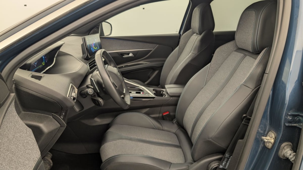 PEUGEOT 3008 Hybrid 225 e-EAT8 Allure Pack - ref: 1-370244 - Photo 16