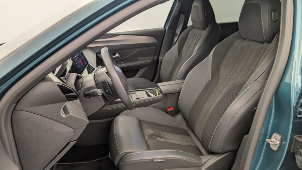 PEUGEOT 308 SW Hybrid 136 e-DCS6 GT - ref: 1-370245 - Photo 16