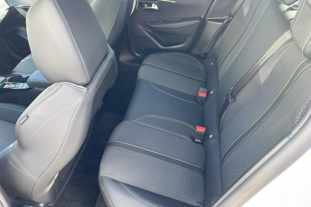 PEUGEOT 208 Hybrid 136 e-DCS6 GT - ref: 1-370673 - Photo 10