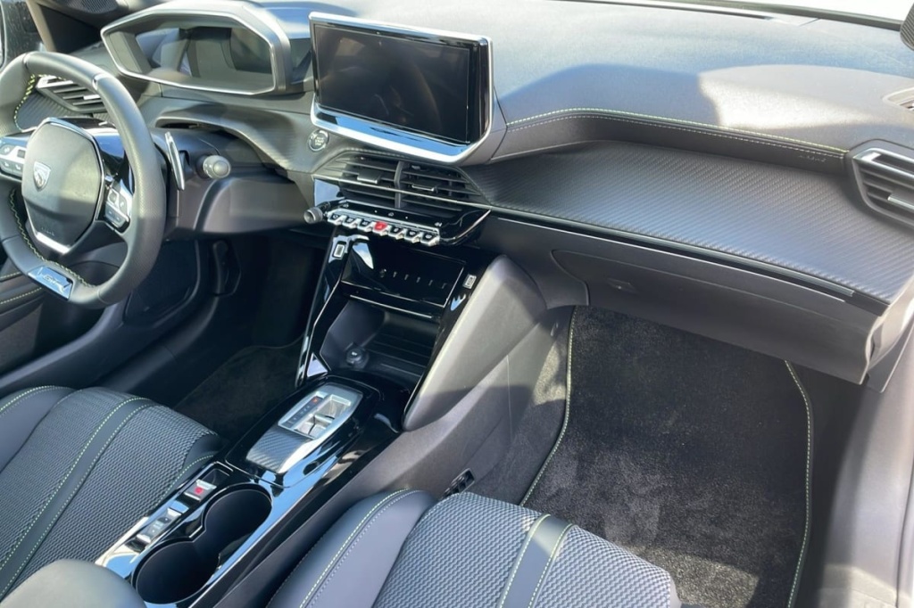 PEUGEOT 208 Hybrid 136 e-DCS6 GT - ref: 1-370673 - Photo 12