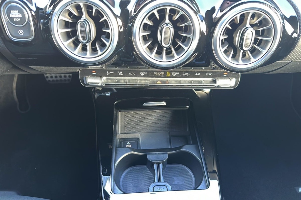 MERCEDES Classe A 180 7G-DCT AMG LINE - ref: 1-370707 - Photo 17