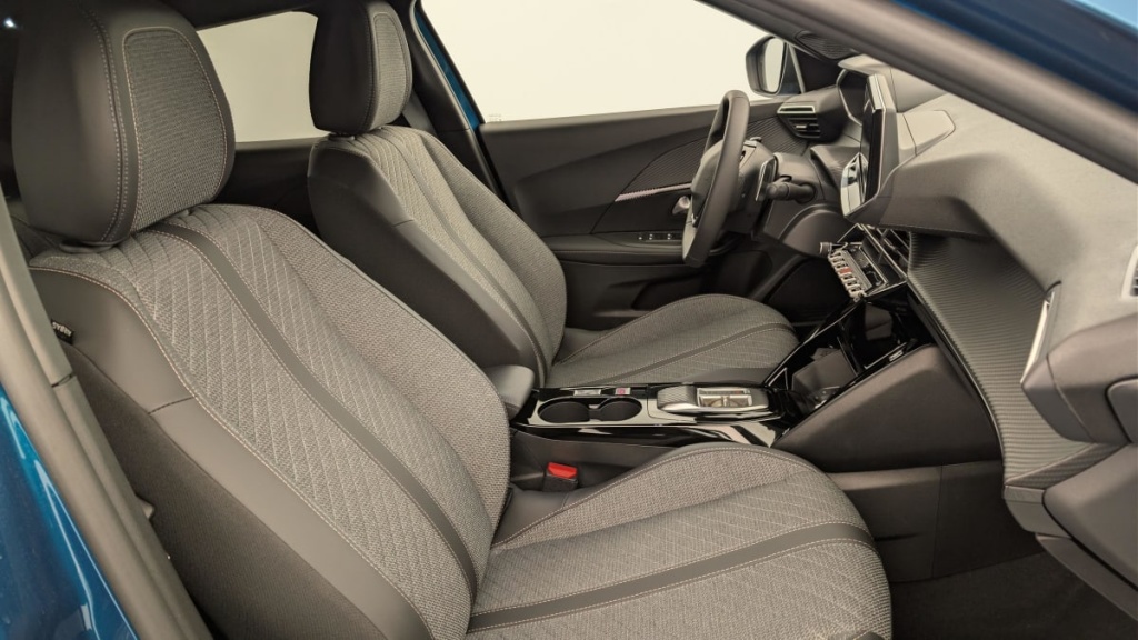 PEUGEOT 2008 Hybrid 145 e-DCS6 Allure - ref: 1-371329 - Photo 9