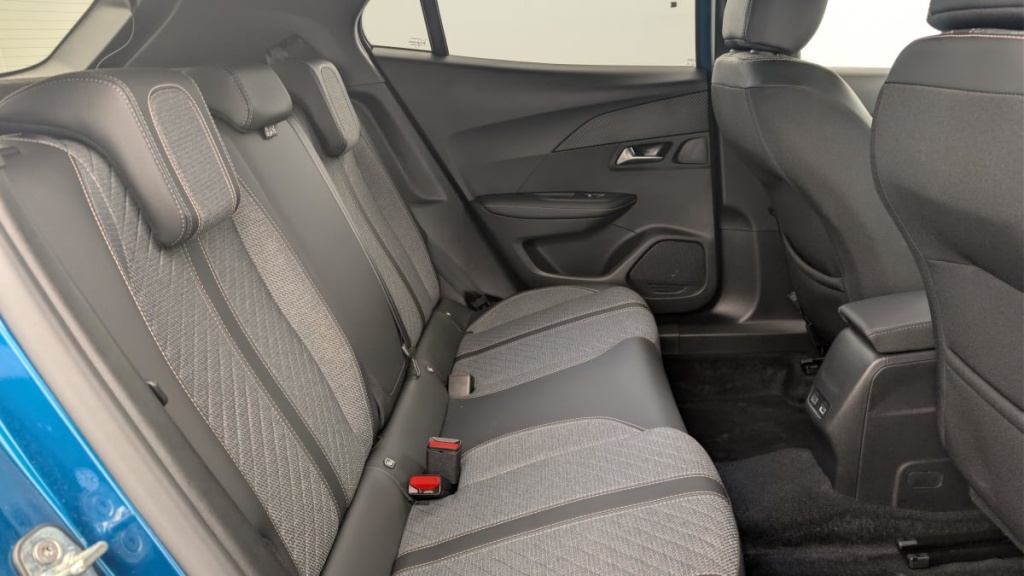 PEUGEOT 2008 Hybrid 145 e-DCS6 Allure - ref: 1-371344 - Photo 10