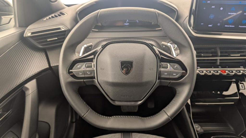 PEUGEOT 2008 Hybrid 145 e-DCS6 Allure - ref: 1-371344 - Photo 14