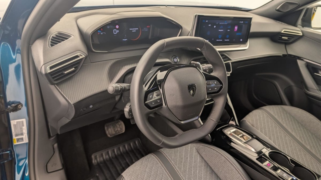 PEUGEOT 2008 Hybrid 145 e-DCS6 Allure - ref: 1-371344 - Photo 15