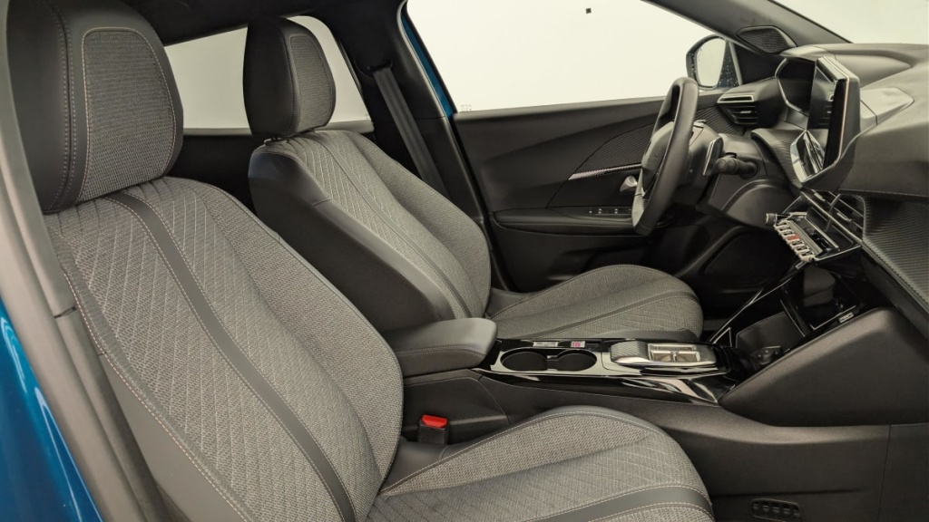 PEUGEOT 2008 Hybrid 145 e-DCS6 Allure - ref: 1-371351 - Photo 9