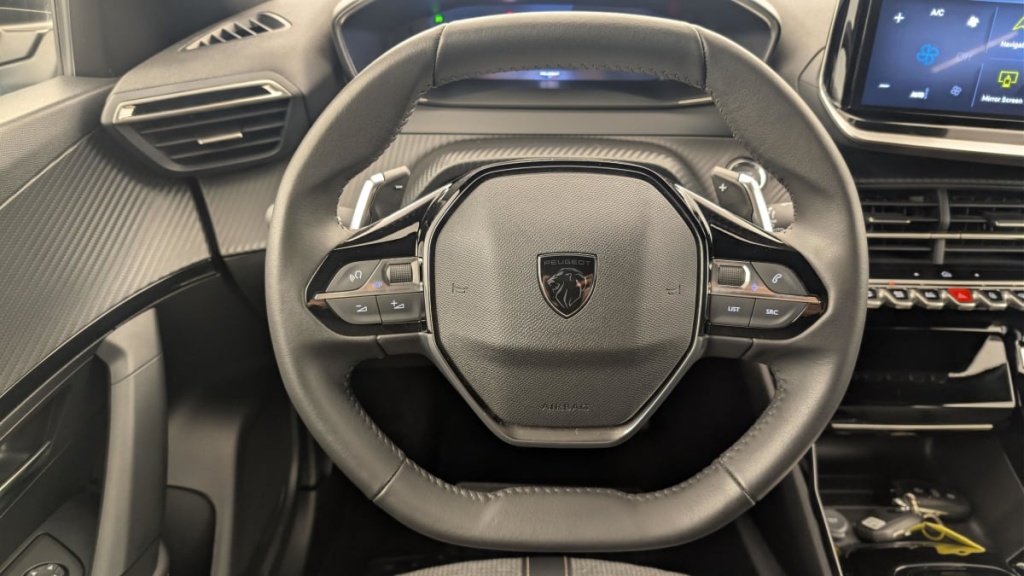 PEUGEOT 2008 Hybrid 145 e-DCS6 Allure - ref: 1-371352 - Photo 14