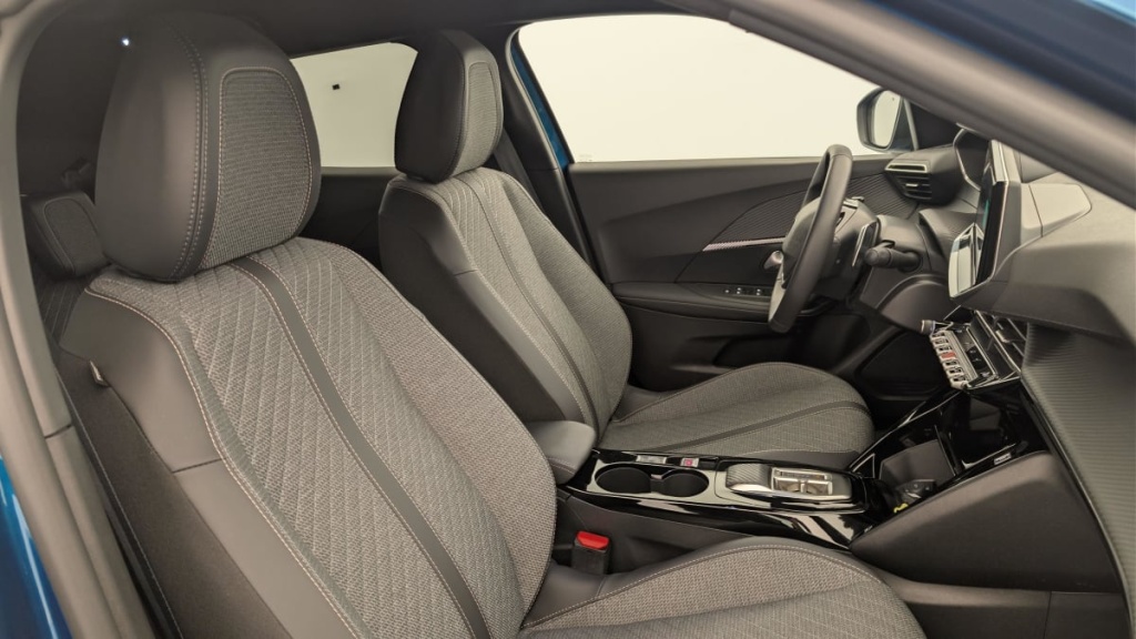 PEUGEOT 2008 Hybrid 145 e-DCS6 Allure - ref: 1-371352 - Photo 9