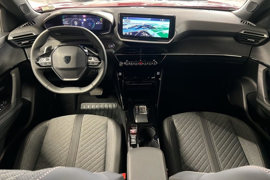 PEUGEOT 2008 Hybrid 145 e-DCS6 Allure - ref: 1-371417 - Photo 12