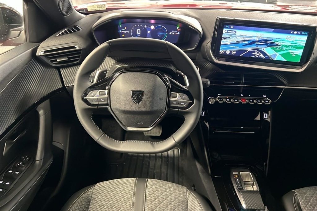 PEUGEOT 2008 Hybrid 145 e-DCS6 Allure - ref: 1-371417 - Photo 13