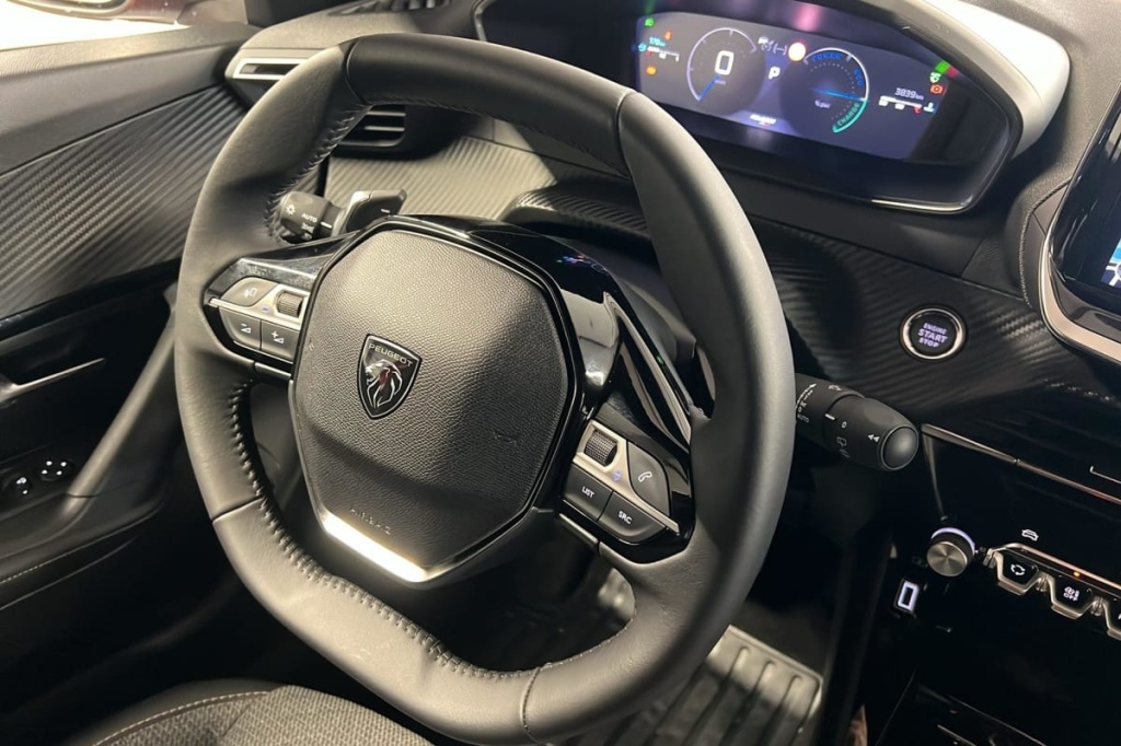 PEUGEOT 2008 Hybrid 145 e-DCS6 Allure - ref: 1-371417 - Photo 15