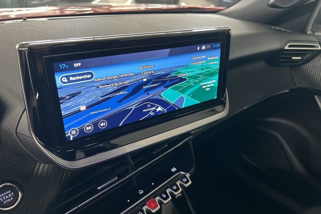 PEUGEOT 2008 Hybrid 145 e-DCS6 Allure - ref: 1-371417 - Photo 17