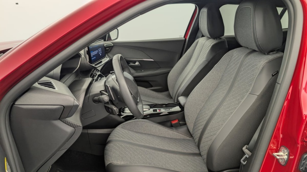 PEUGEOT 2008 Hybrid 145 e-DCS6 Allure - ref: 1-371419 - Photo 16