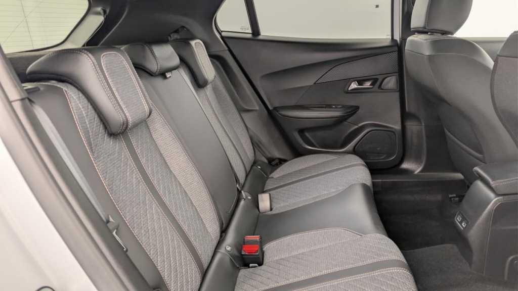 PEUGEOT 2008 Hybrid 145 e-DCS6 Allure - ref: 1-371431 - Photo 10