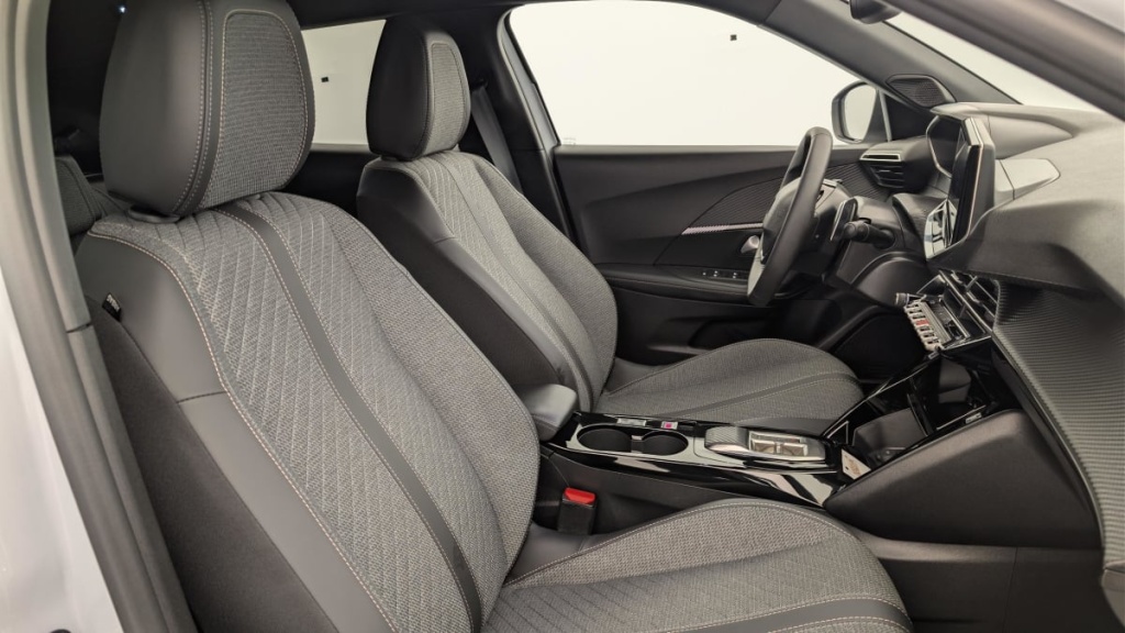 PEUGEOT 2008 Hybrid 145 e-DCS6 Allure - ref: 1-371431 - Photo 9