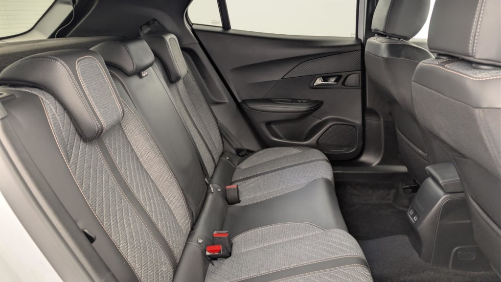 PEUGEOT 2008 Hybrid 145 e-DCS6 Allure - ref: 1-371433 - Photo 10