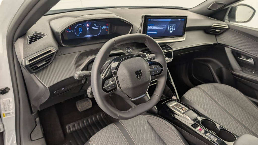 PEUGEOT 2008 Hybrid 145 e-DCS6 Allure - ref: 1-371433 - Photo 15