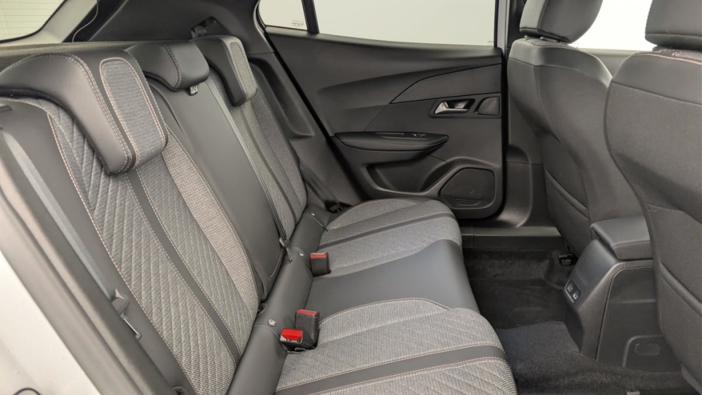 PEUGEOT 2008 Hybrid 145 e-DCS6 Allure - ref: 1-371441 - Photo 10