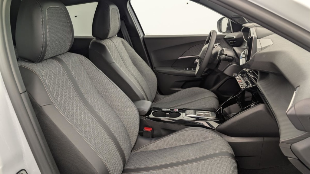 PEUGEOT 2008 Hybrid 145 e-DCS6 Allure - ref: 1-371441 - Photo 9