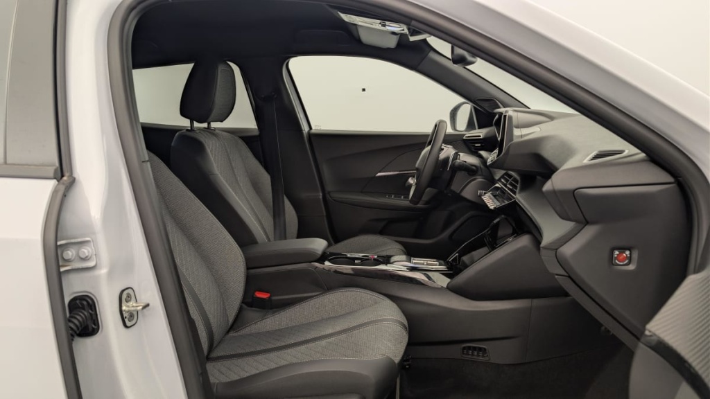 PEUGEOT 2008 Hybrid 145 e-DCS6 Allure - ref: 1-371447 - Photo 9