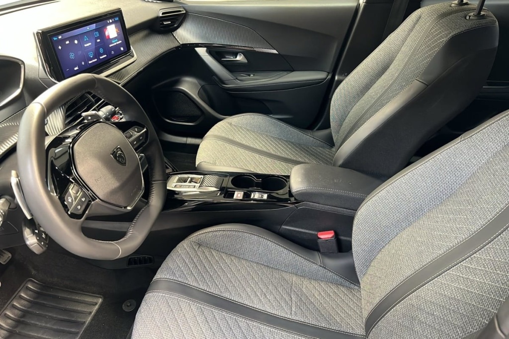 PEUGEOT 2008 Hybrid 145 e-DCS6 Allure - ref: 1-371457 - Photo 9