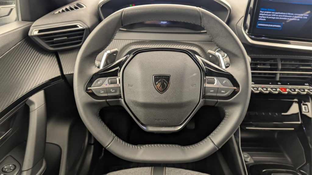 PEUGEOT 2008 Hybrid 145 e-DCS6 Allure - ref: 1-371633 - Photo 14