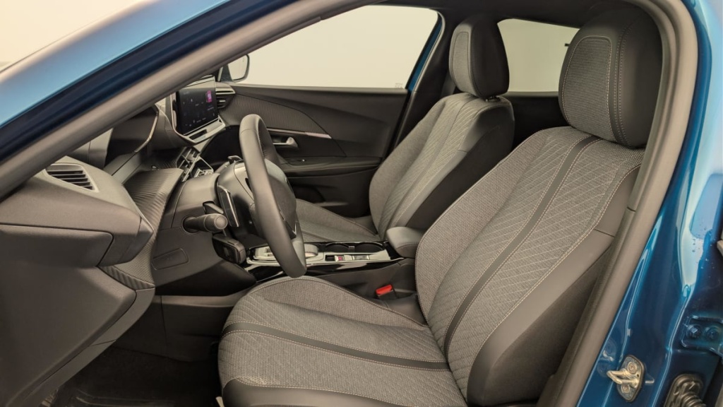 PEUGEOT 2008 Hybrid 145 e-DCS6 Allure - ref: 1-371647 - Photo 16