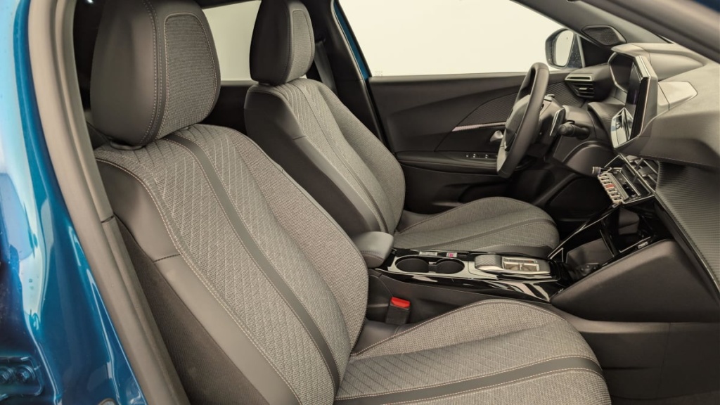 PEUGEOT 2008 Hybrid 145 e-DCS6 Allure - ref: 1-371647 - Photo 9