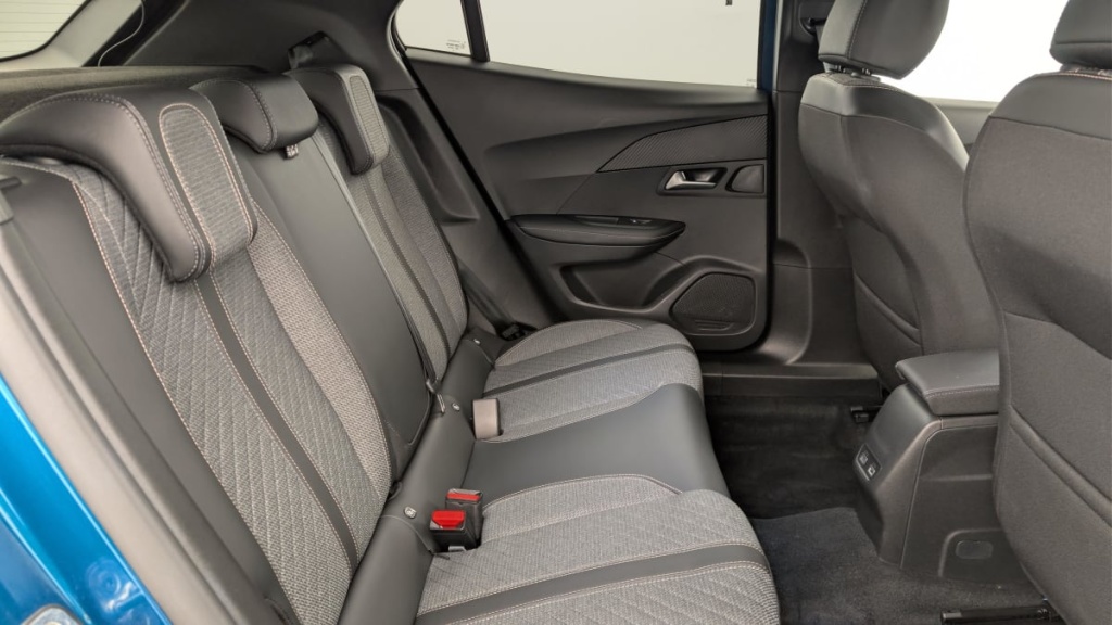 PEUGEOT 2008 Hybrid 145 e-DCS6 Allure - ref: 1-371649 - Photo 10