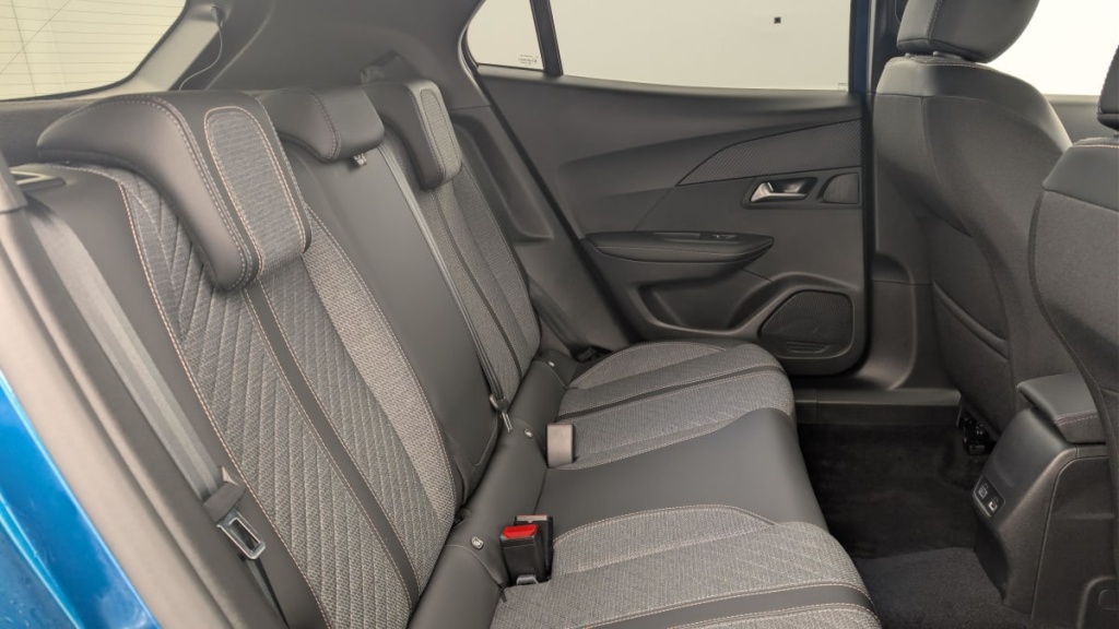 PEUGEOT 2008 Hybrid 145 e-DCS6 Allure - ref: 1-371656 - Photo 10