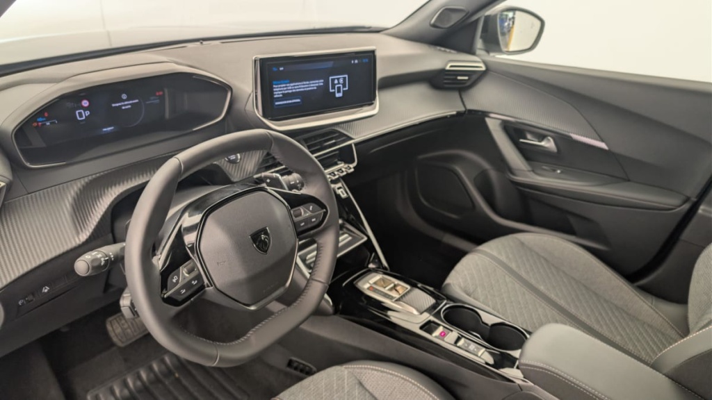 PEUGEOT 2008 Hybrid 145 e-DCS6 Allure - ref: 1-371693 - Photo 15