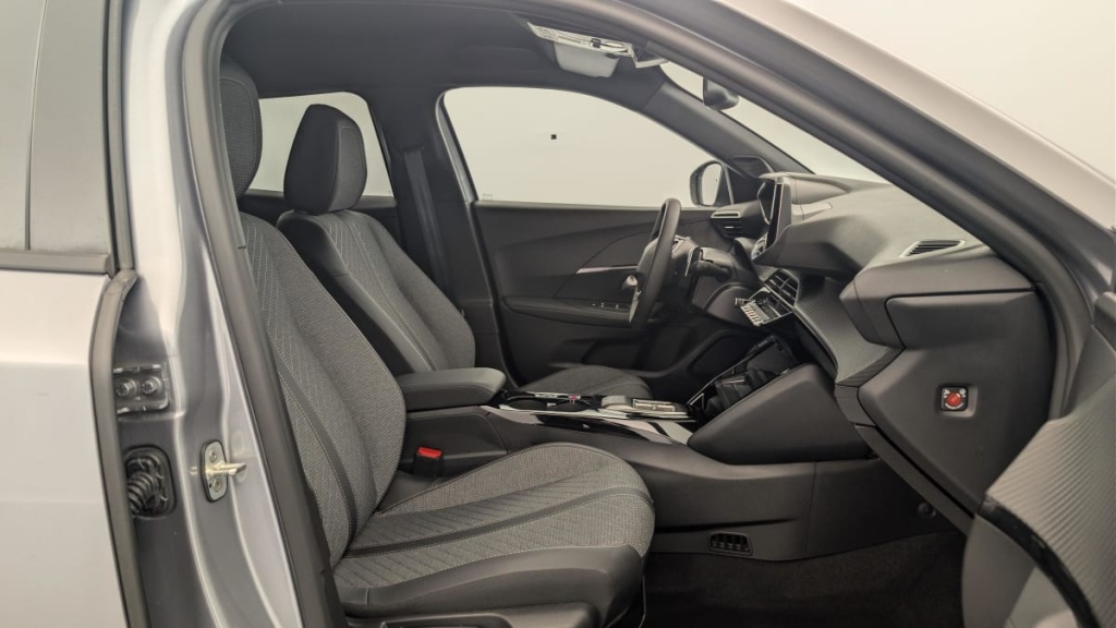 PEUGEOT 2008 Hybrid 145 e-DCS6 Allure - ref: 1-371693 - Photo 9