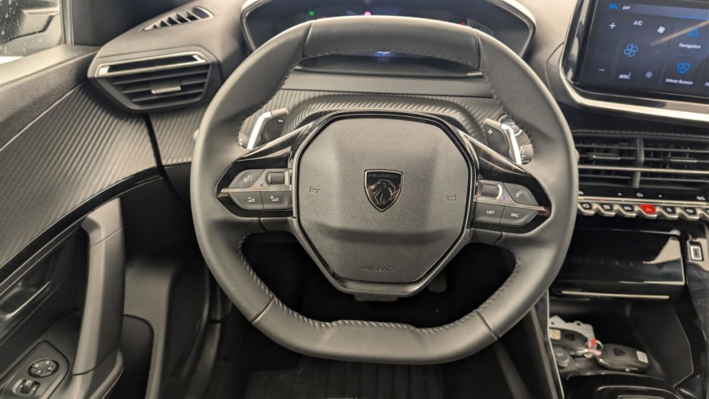 PEUGEOT 2008 Hybrid 145 e-DCS6 Allure - ref: 1-371695 - Photo 14