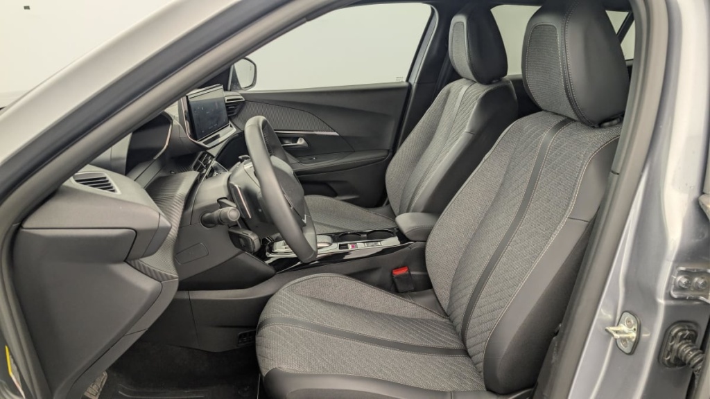 PEUGEOT 2008 Hybrid 145 e-DCS6 Allure - ref: 1-371695 - Photo 16