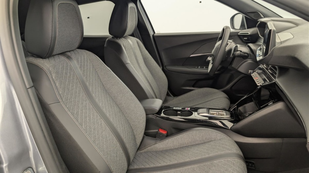 PEUGEOT 2008 Hybrid 145 e-DCS6 Allure - ref: 1-371695 - Photo 9