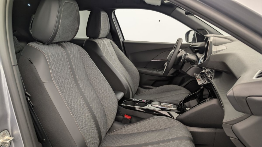 PEUGEOT 2008 Hybrid 145 e-DCS6 Allure - ref: 1-371701 - Photo 9