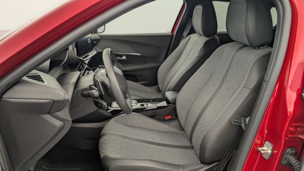 PEUGEOT 2008 Hybrid 145 e-DCS6 Allure - ref: 1-371737 - Photo 16