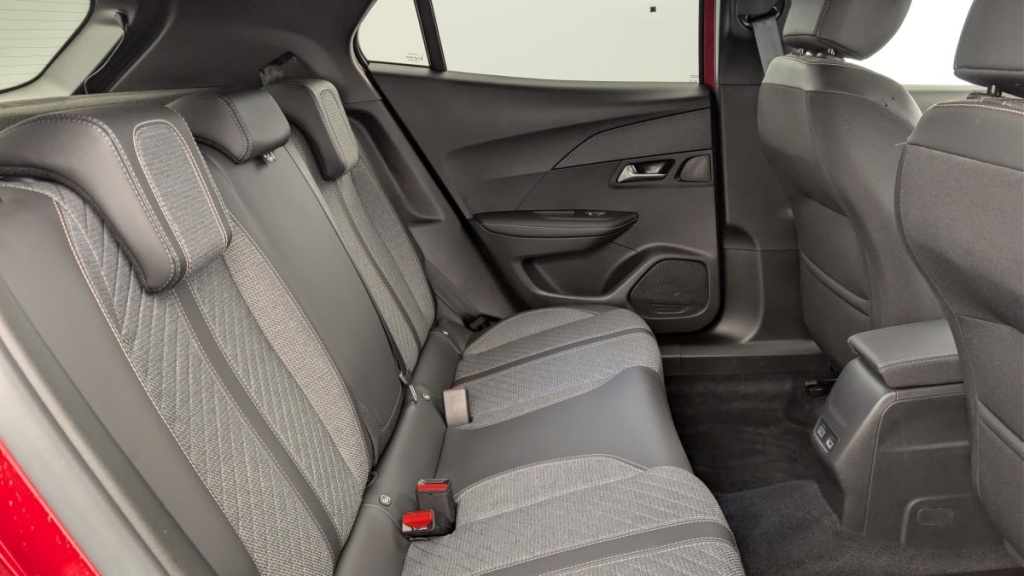 PEUGEOT 2008 Hybrid 145 e-DCS6 Allure - ref: 1-371742 - Photo 10