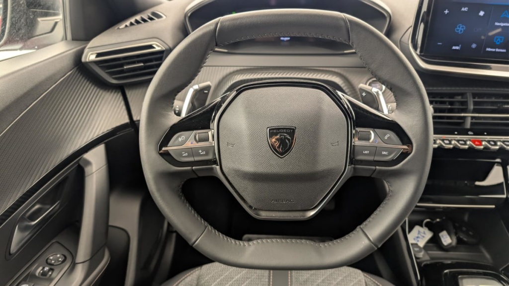 PEUGEOT 2008 Hybrid 145 e-DCS6 Allure - ref: 1-371742 - Photo 14