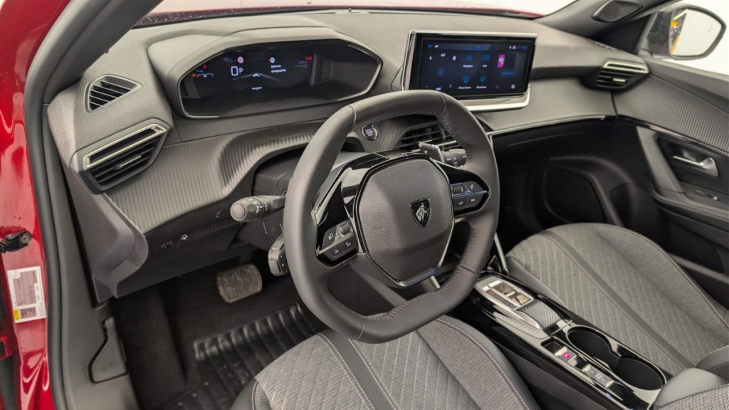 PEUGEOT 2008 Hybrid 145 e-DCS6 Allure - ref: 1-371742 - Photo 15