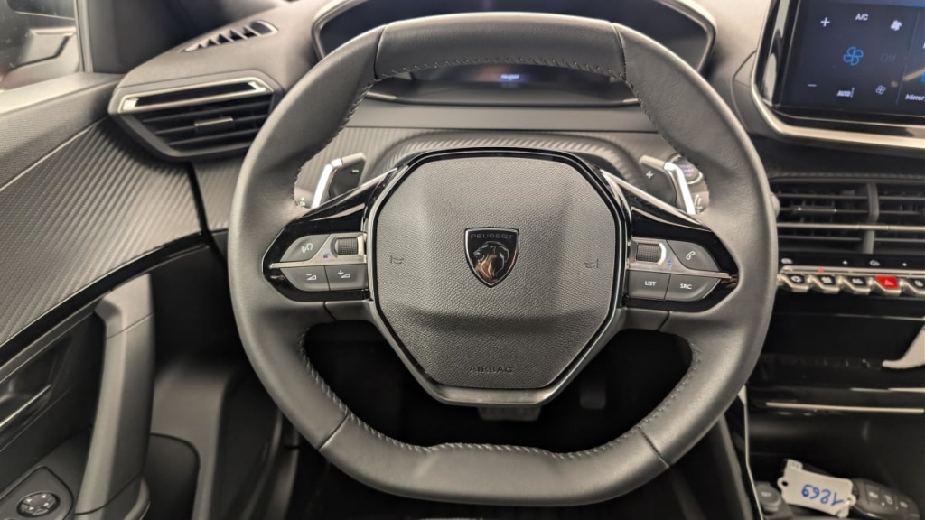 PEUGEOT 2008 Hybrid 145 e-DCS6 Allure - ref: 1-371743 - Photo 14