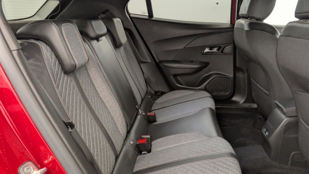 PEUGEOT 2008 Hybrid 145 e-DCS6 Allure - ref: 1-371747 - Photo 9